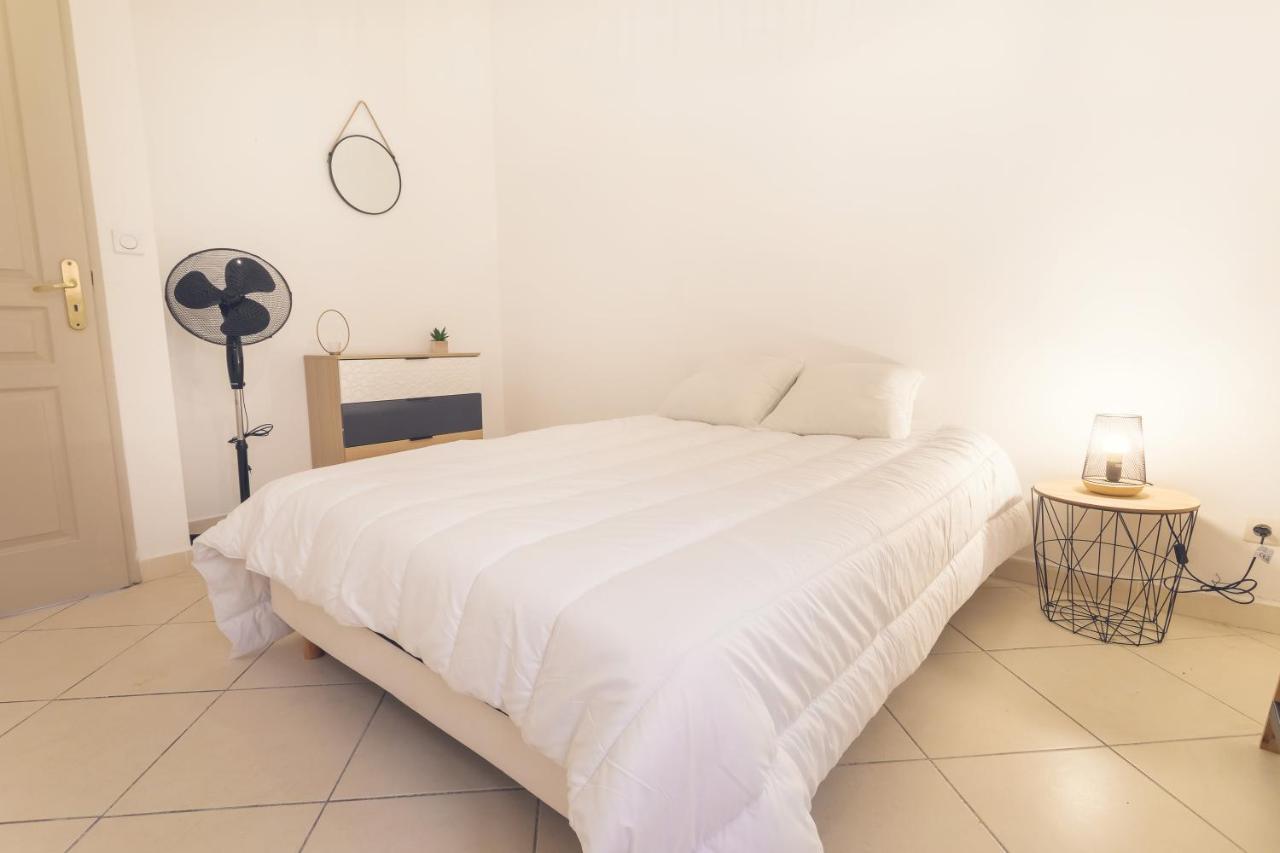 Appartement Tout Equipe Pour 6 Personnes A 15Min Des Plages Béziers Exterior foto