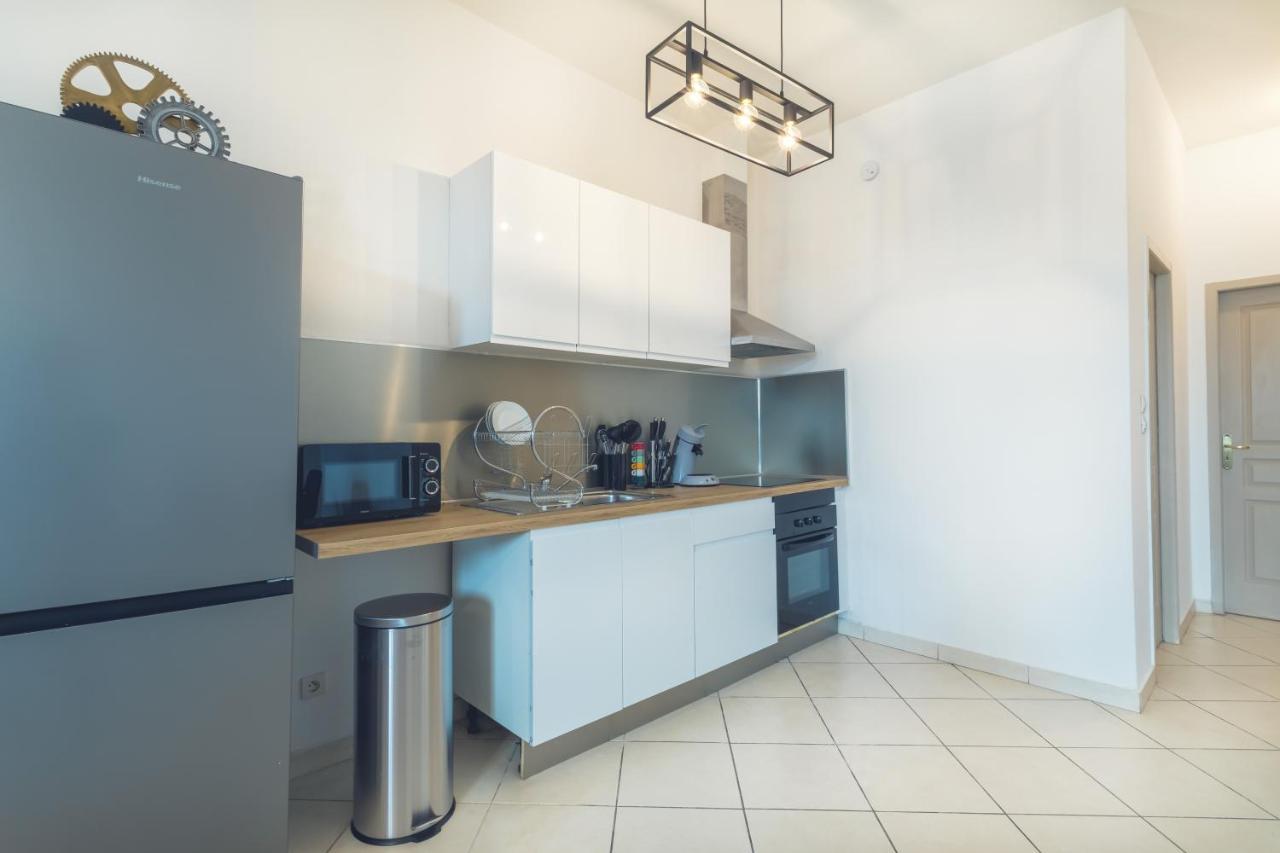Appartement Tout Equipe Pour 6 Personnes A 15Min Des Plages Béziers Exterior foto