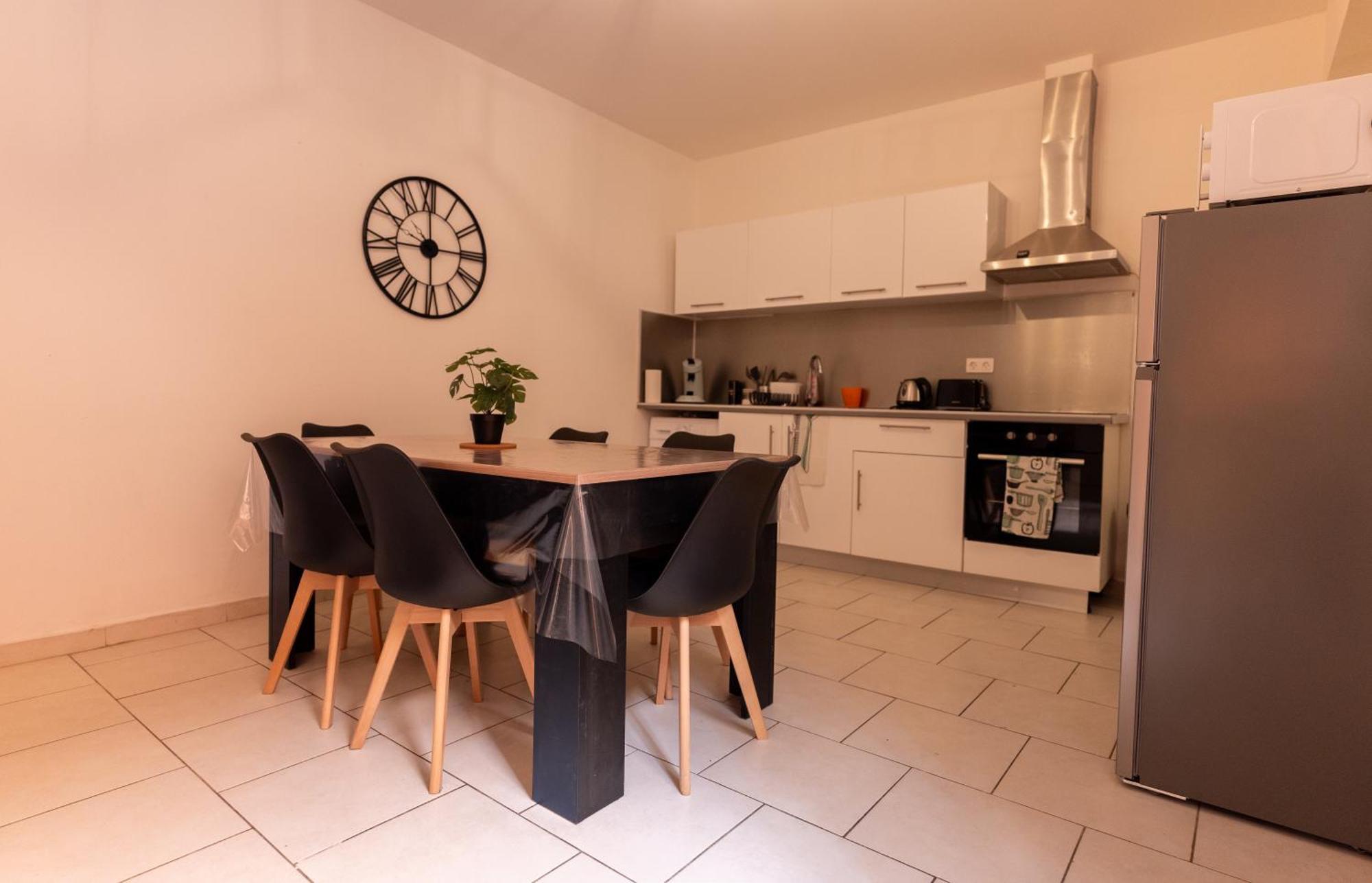 Appartement Tout Equipe Pour 6 Personnes A 15Min Des Plages Béziers Exterior foto