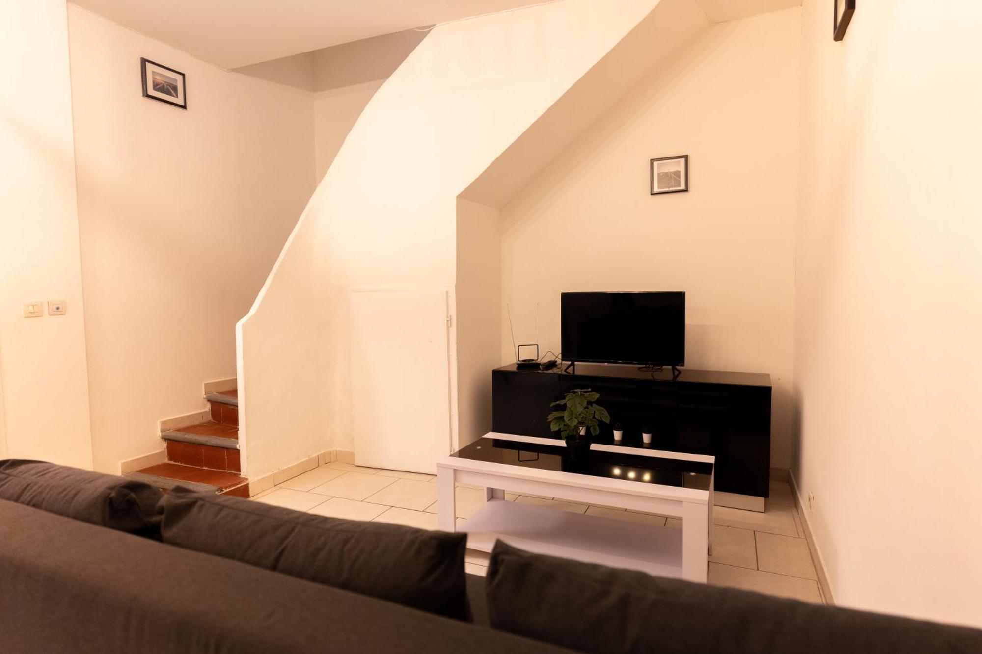 Appartement Tout Equipe Pour 6 Personnes A 15Min Des Plages Béziers Exterior foto