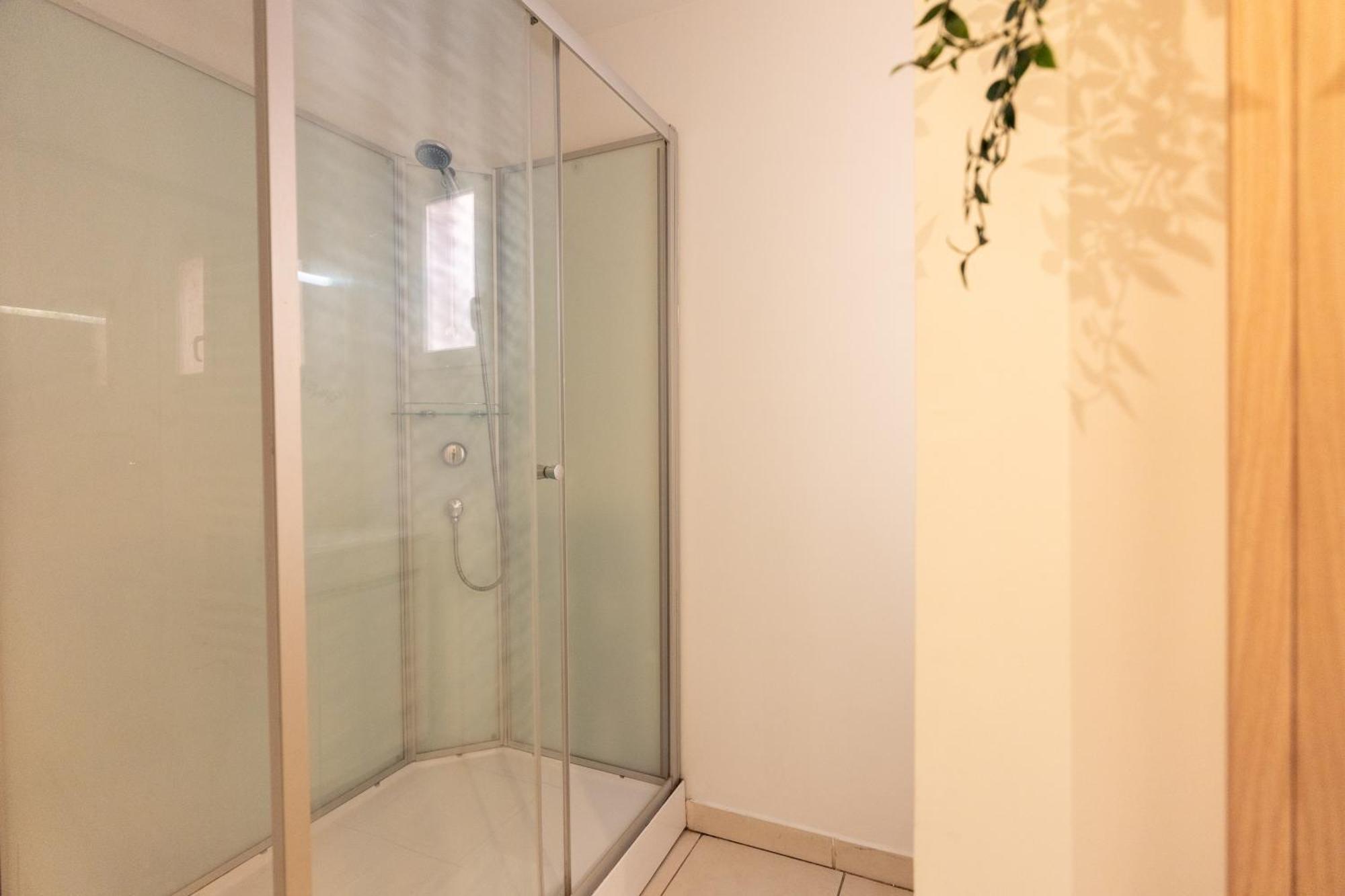 Appartement Tout Equipe Pour 6 Personnes A 15Min Des Plages Béziers Exterior foto