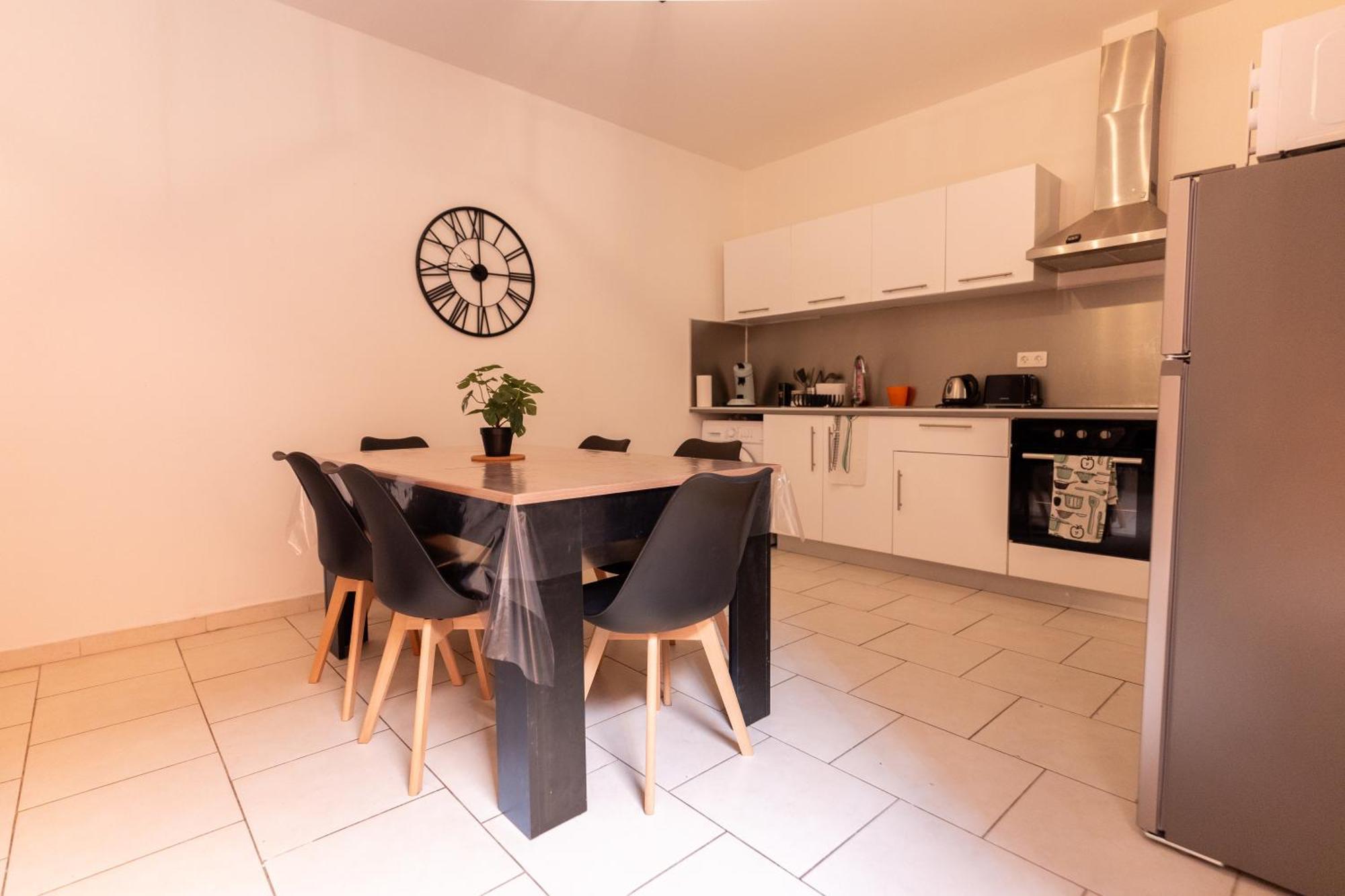 Appartement Tout Equipe Pour 6 Personnes A 15Min Des Plages Béziers Exterior foto
