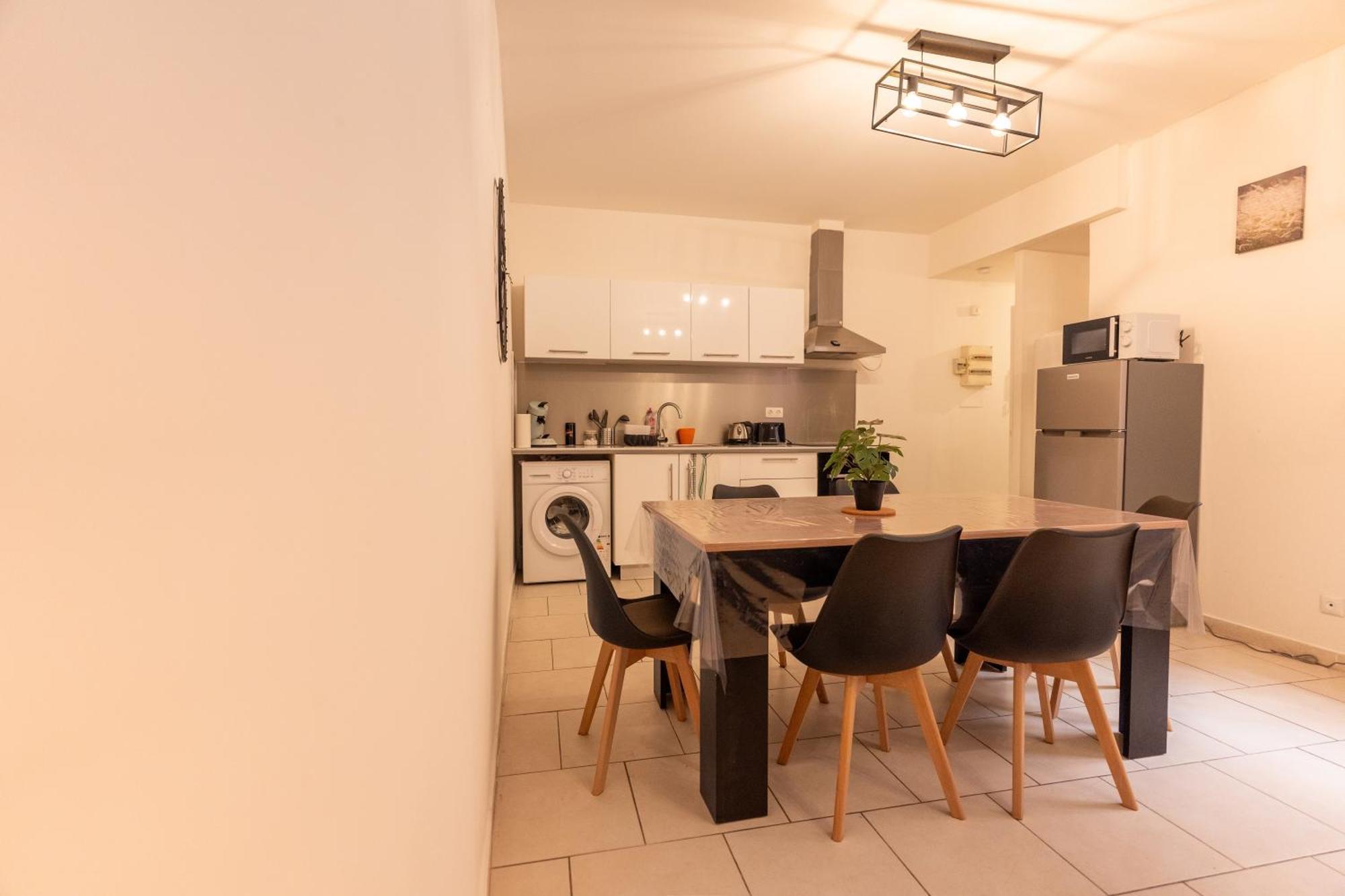 Appartement Tout Equipe Pour 6 Personnes A 15Min Des Plages Béziers Exterior foto